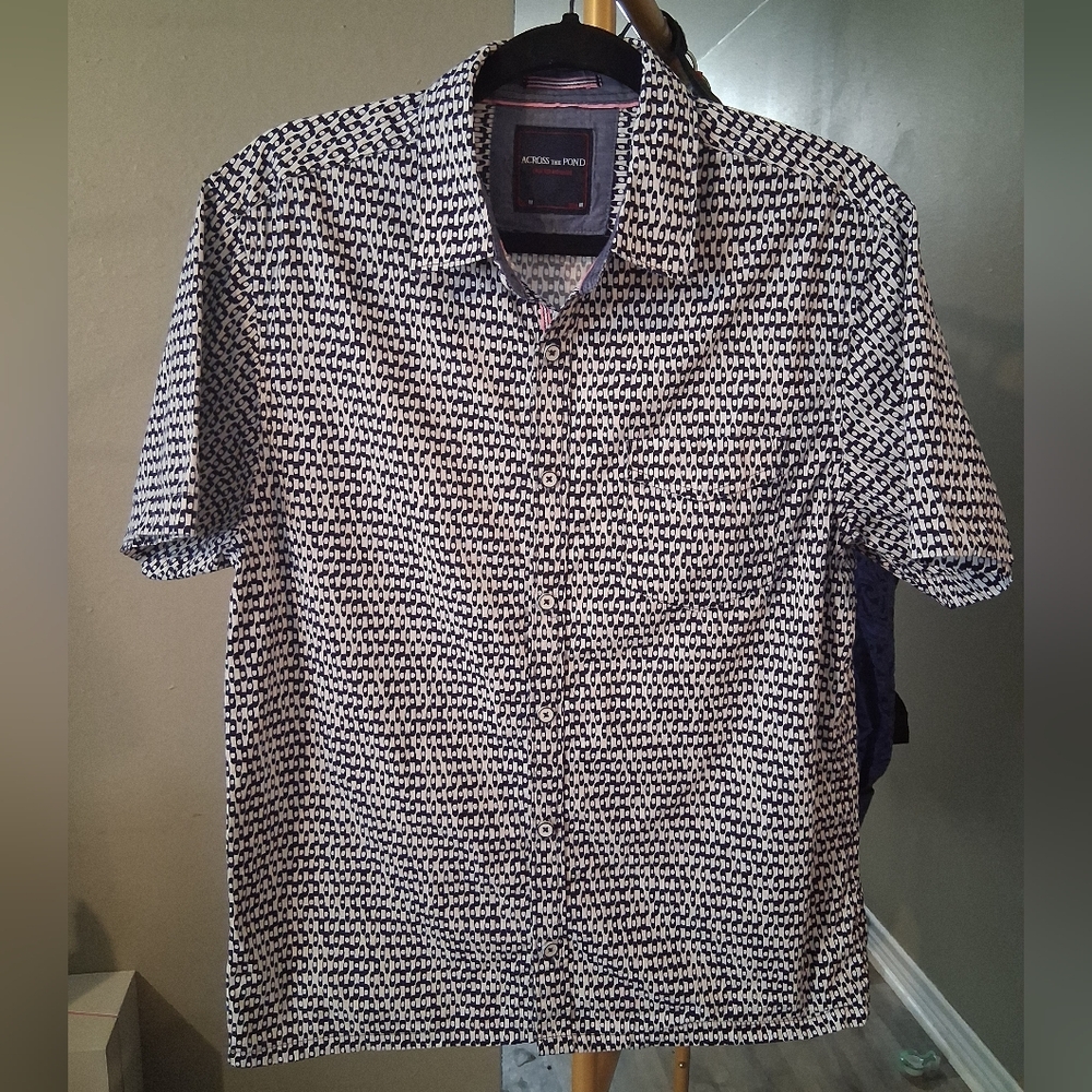 Men's Medium Black and White Across The Pond Button-Down Casual Shirt